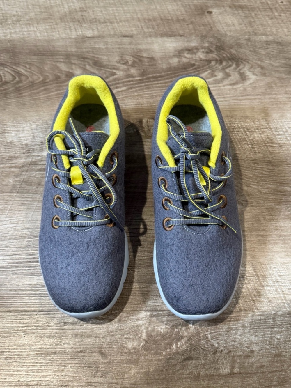 Giesswein Merino Runner Mens Size 38 US 7.5 Gray Wool and Yellow